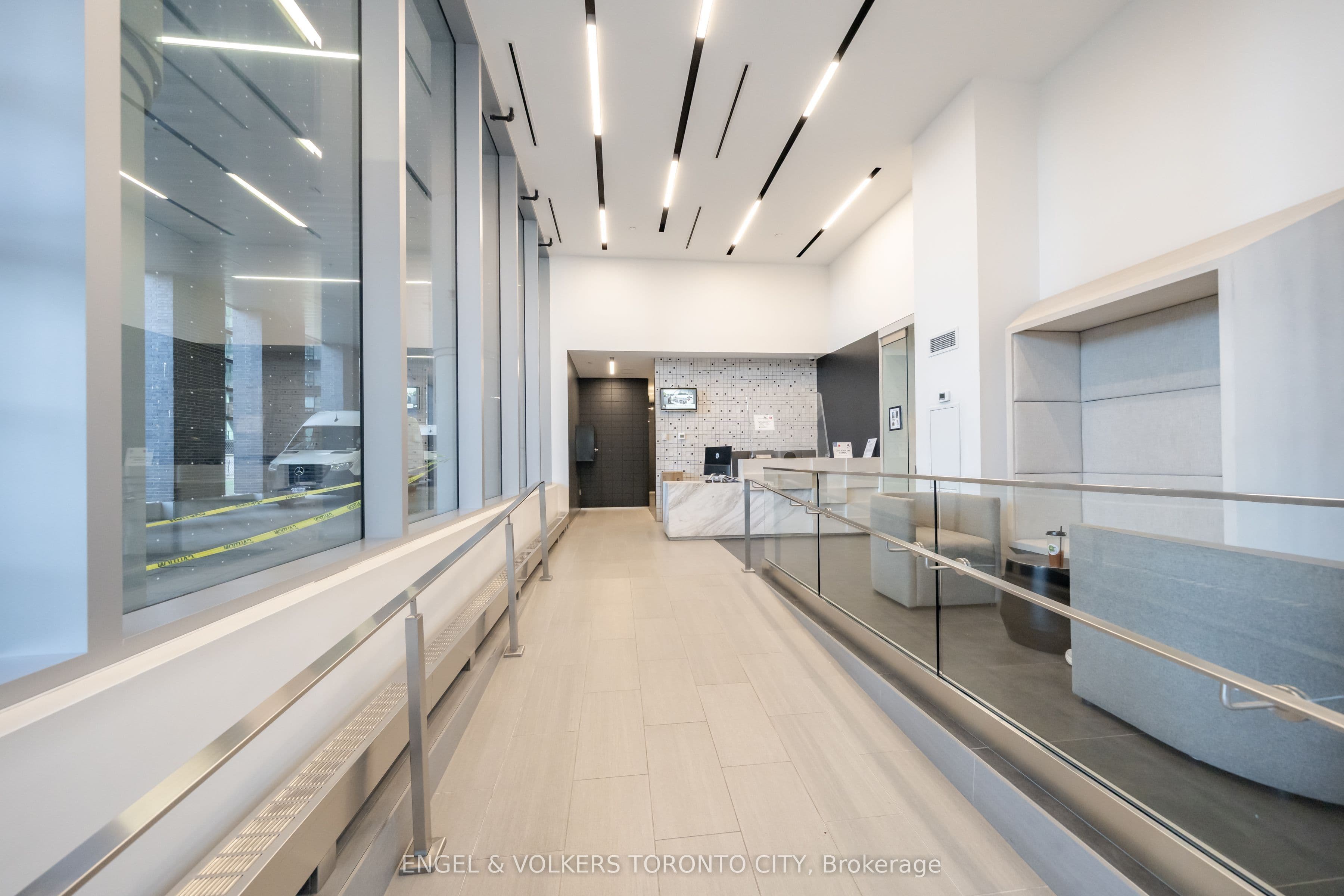 99 Broadway Avenue 2710, Toronto, ON M4P 0E3