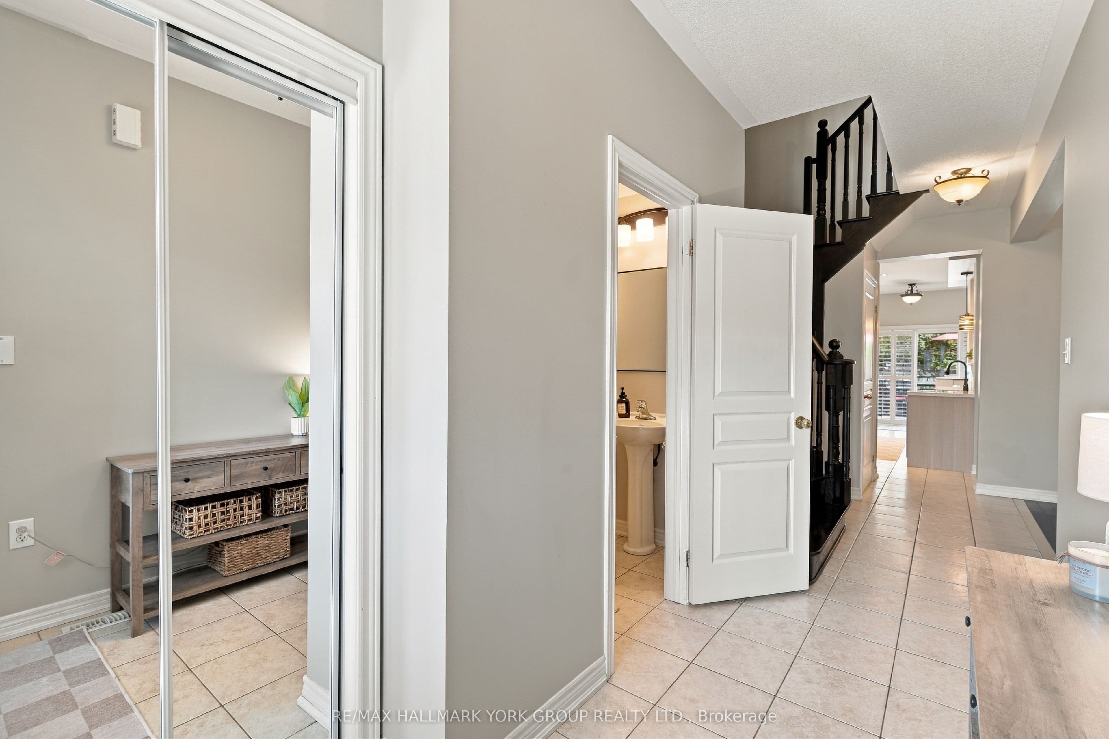 19 Caserta Street, Georgina, ON L4P 0E6