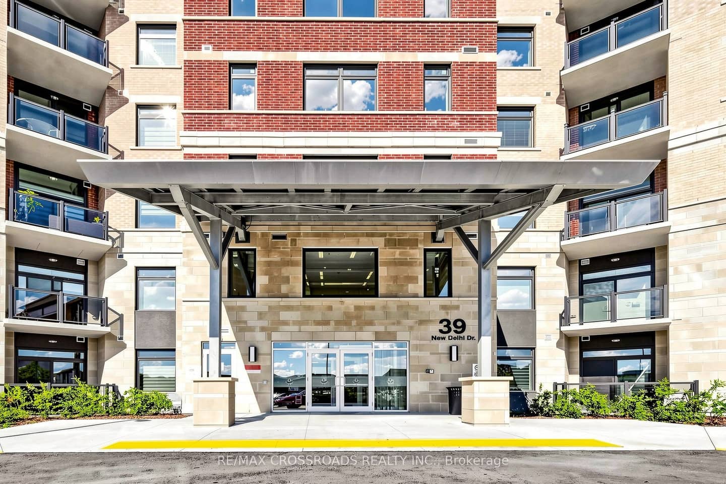 39 New Delhi Drive N 222, Markham, ON L3S 0E1