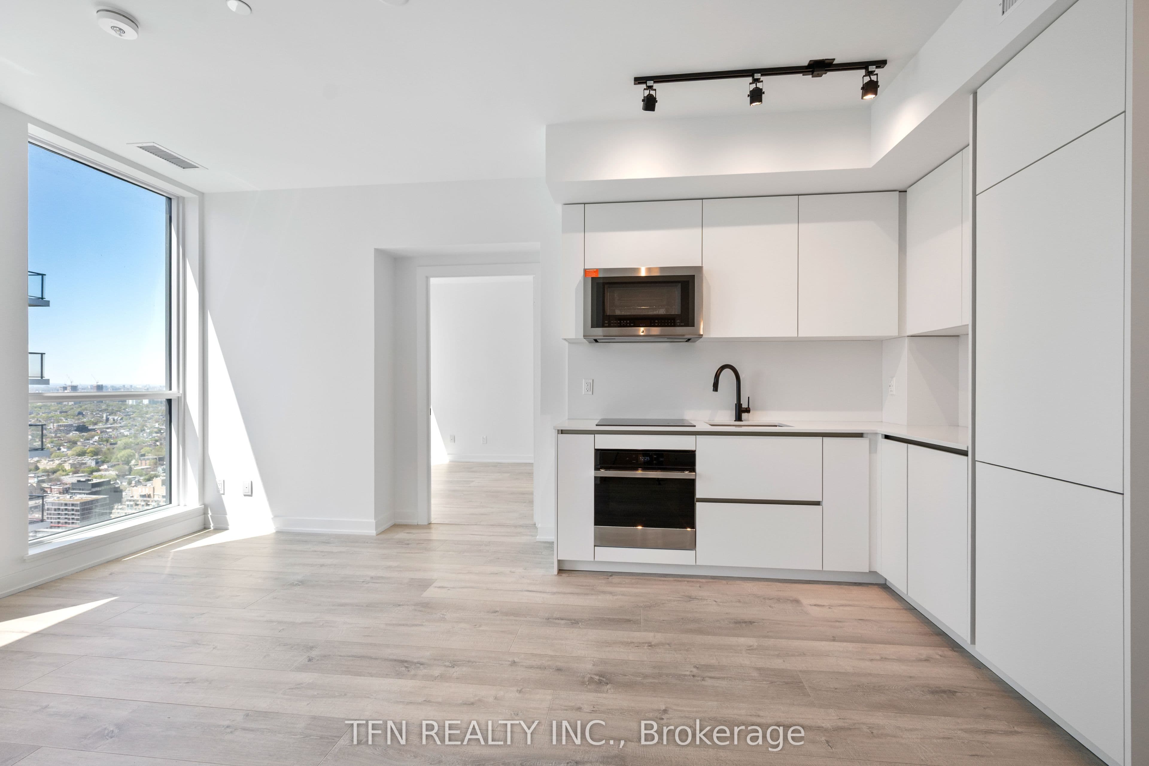 327 King Street W 4704, Toronto, ON M5A 0Y5