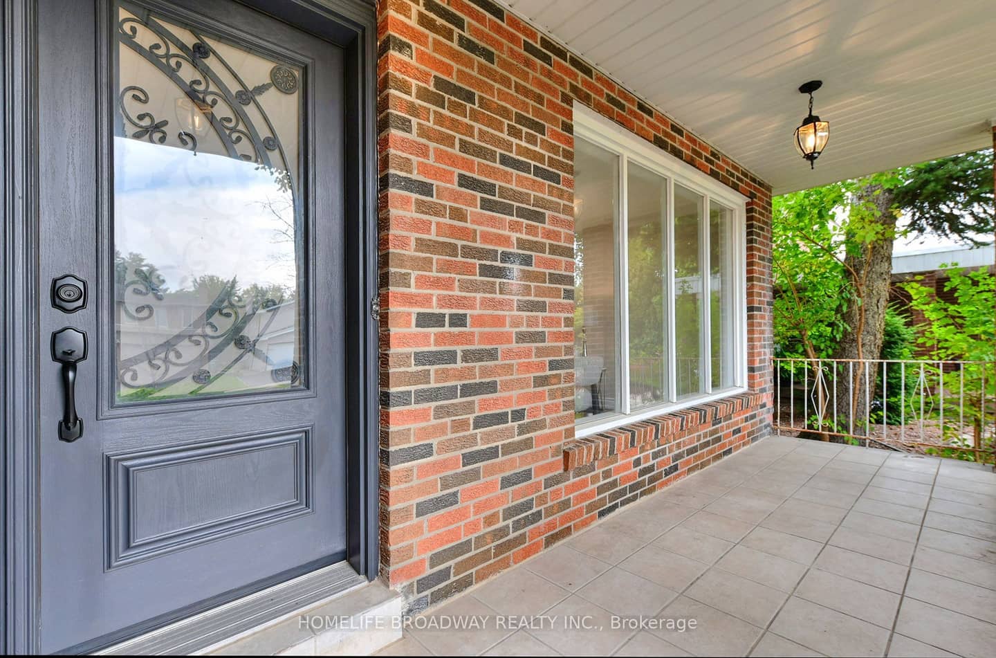 30 Gossamer Avenue, Toronto, ON M2M 2X4