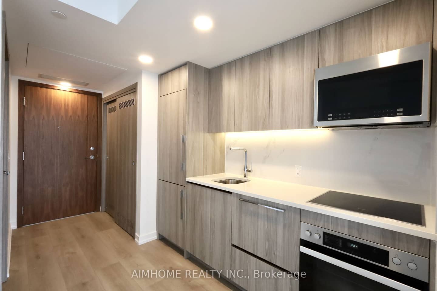 38 Widmer Street 2205, Toronto, ON M5V 0P7