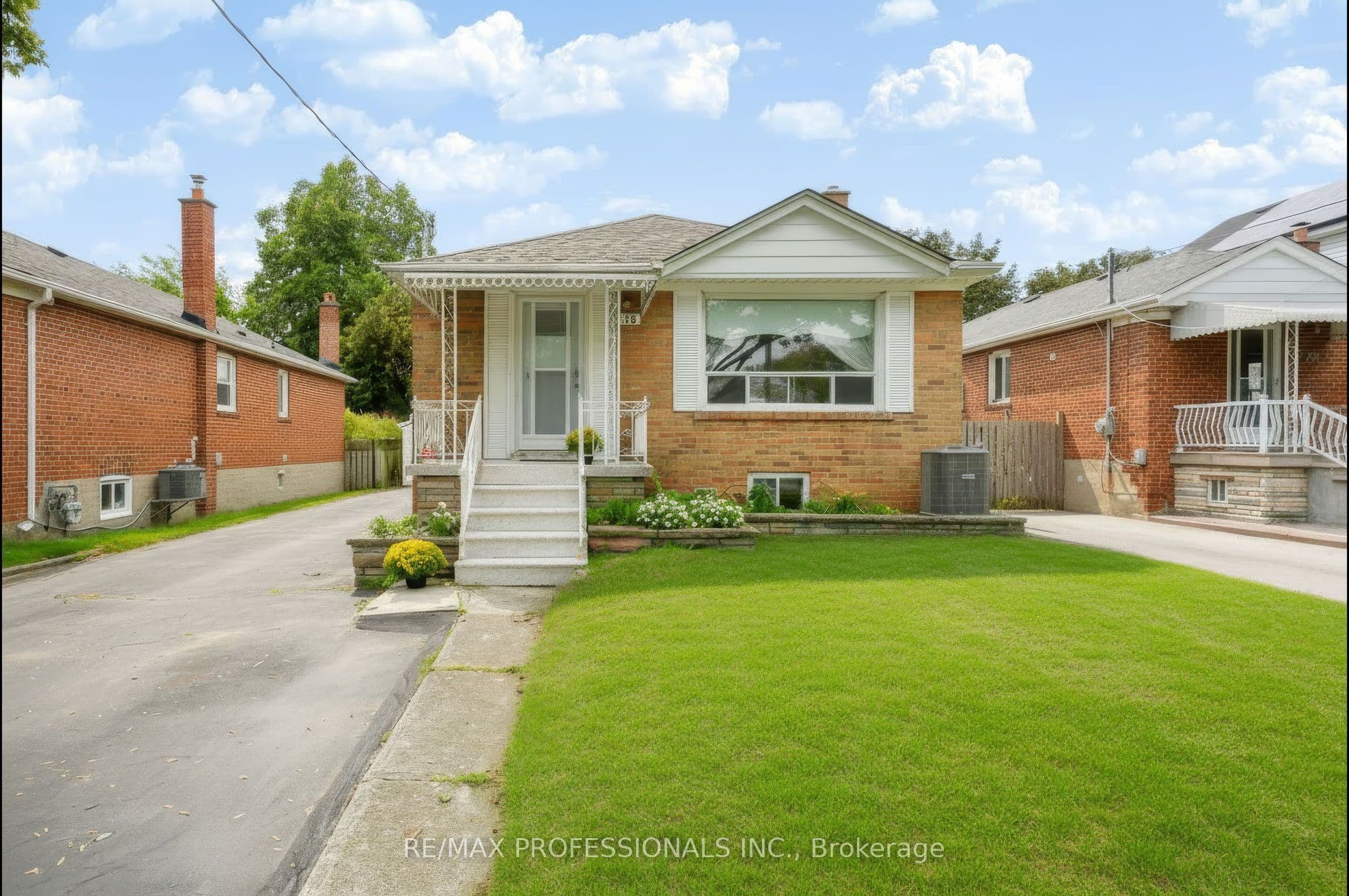 26 Nordin Avenue, Toronto, ON M8Z 2B3