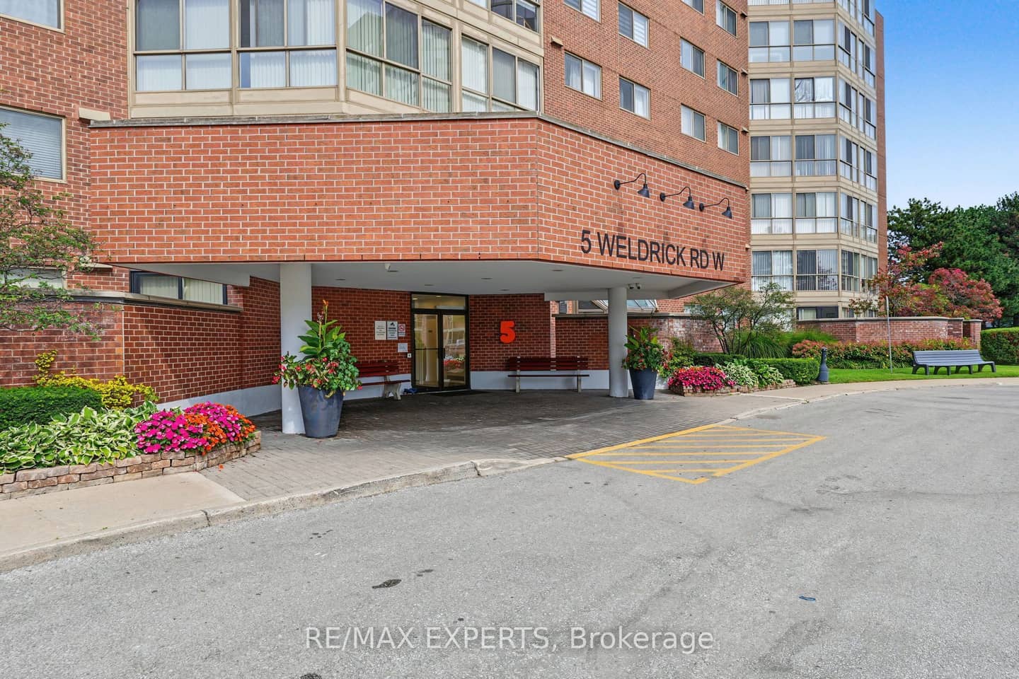 5 Weldrick Road W 605, Richmond Hill, ON L4C 8S9