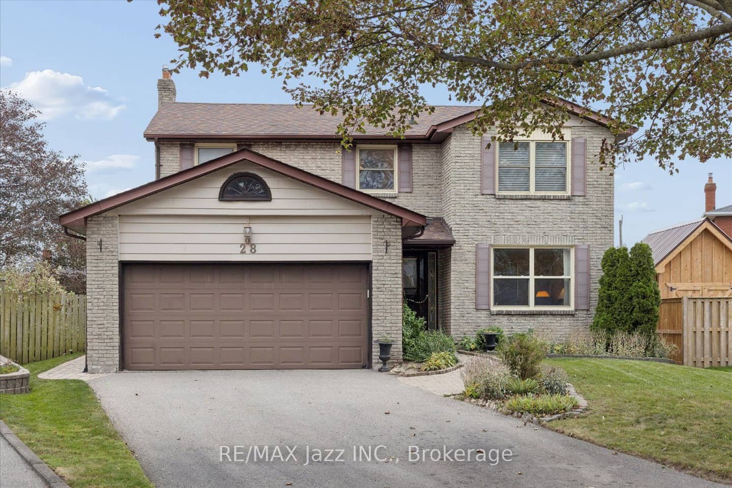 28 Jubilee Court, Whitby, ON L1N 6R3