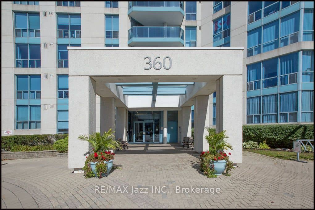 360 Watson Street W 105, Whitby, ON L1N 9G2