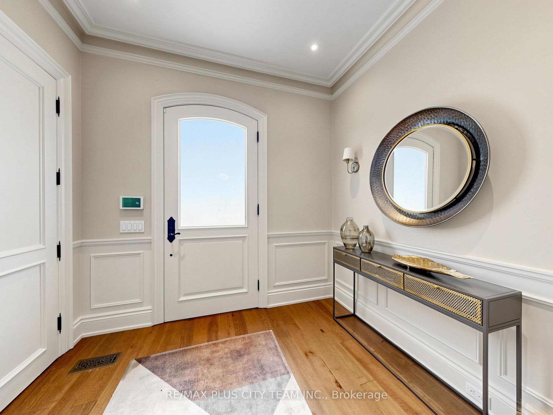 208 Carmichael Avenue, Toronto, ON M5M 2X3