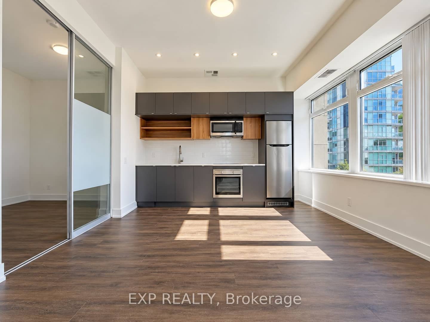 111 St Clair Avenue W 315, Toronto, ON M4V 1N5
