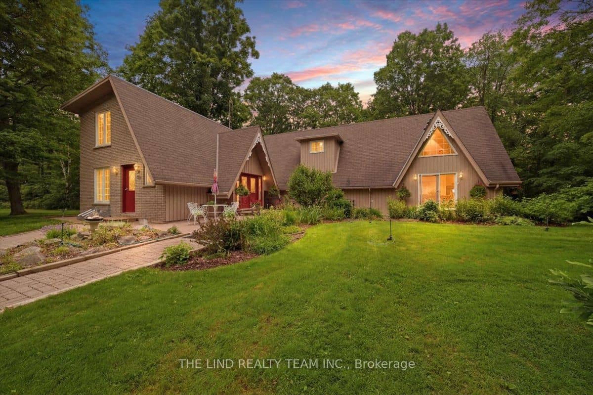 100 Bridle Path, East Gwillimbury, ON L0G 1V0