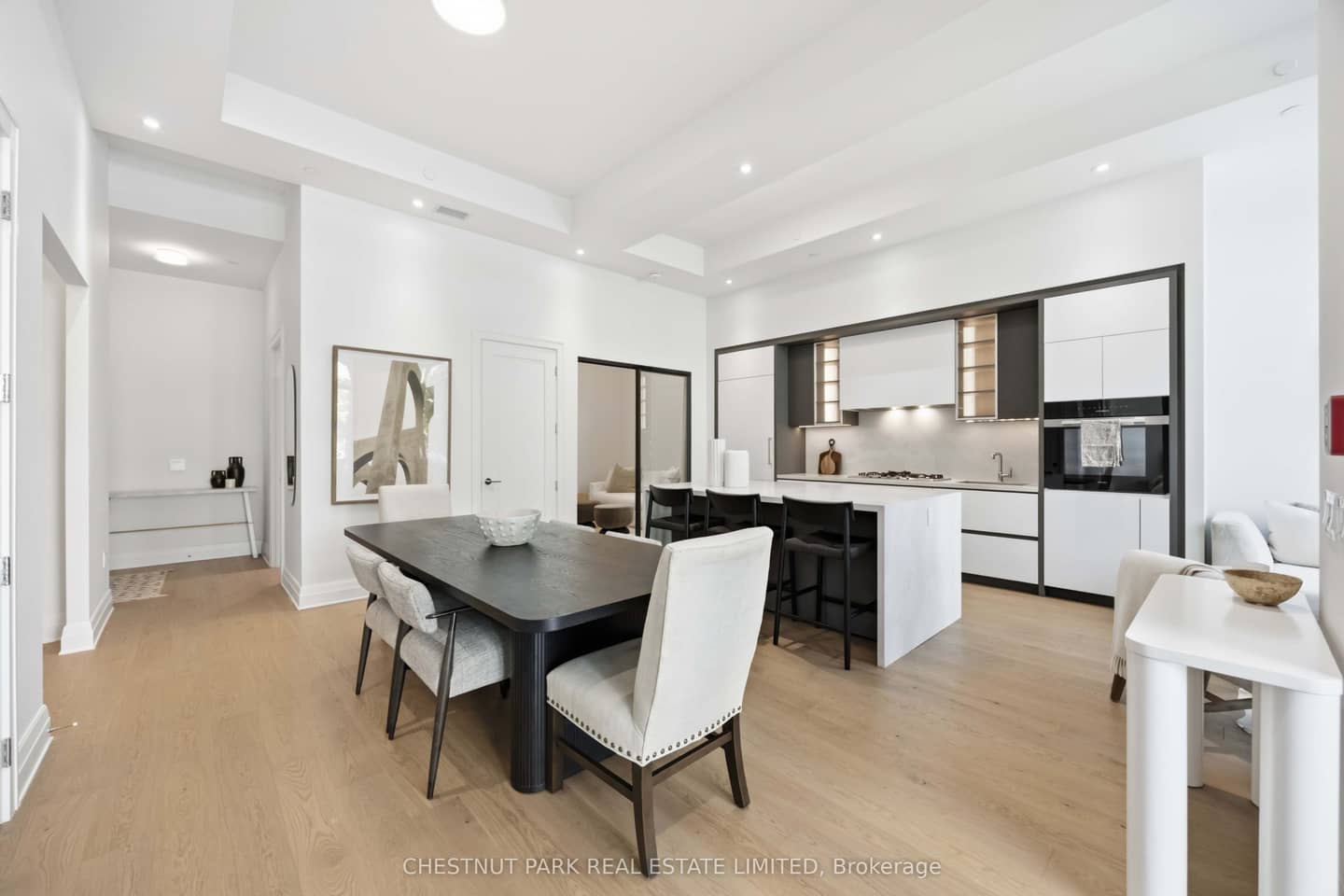 2 Forest Hill Road 101, Toronto, ON M4V 2L3