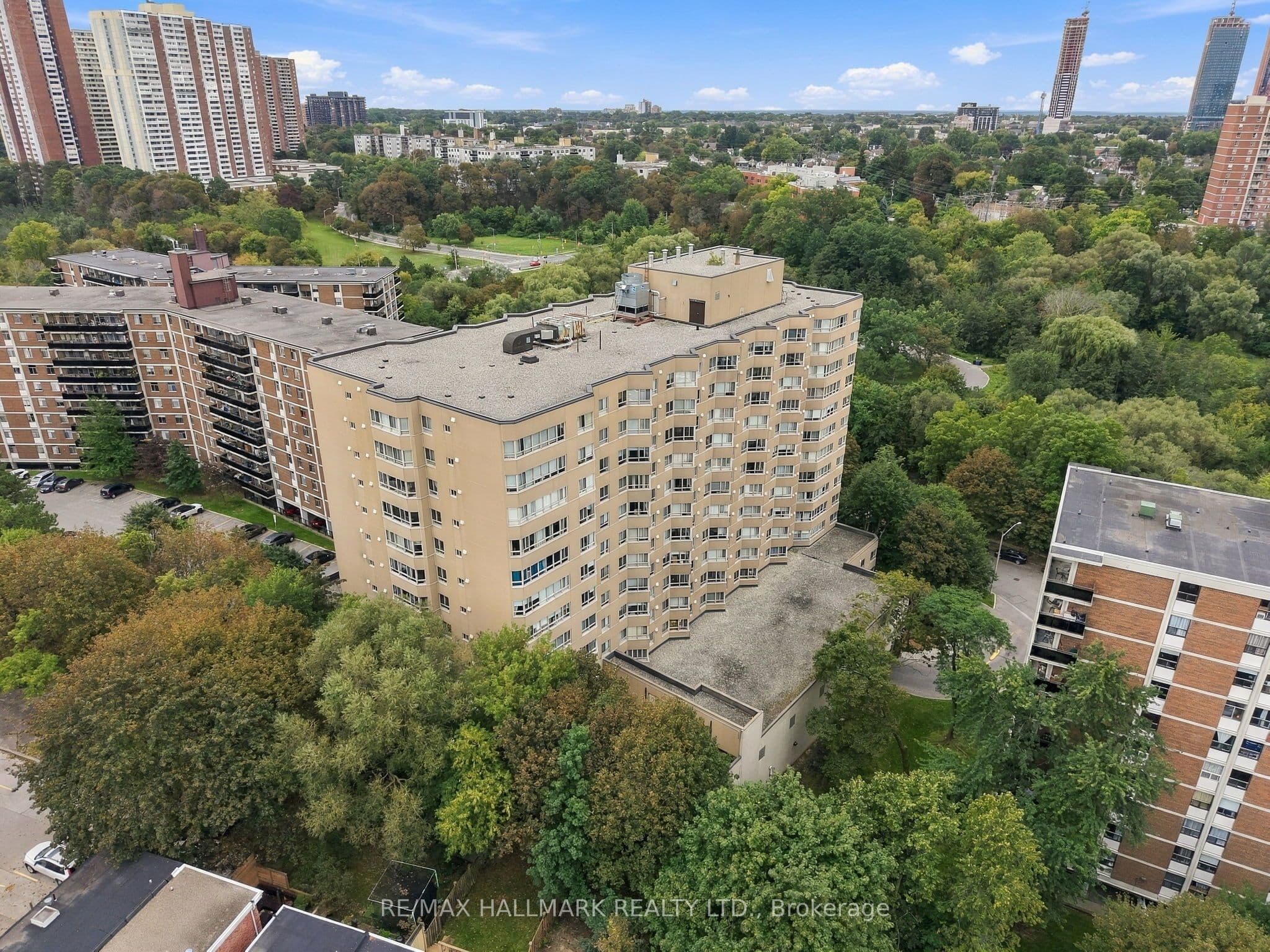 4 Park Vista 303, Toronto, ON M4B 3M8