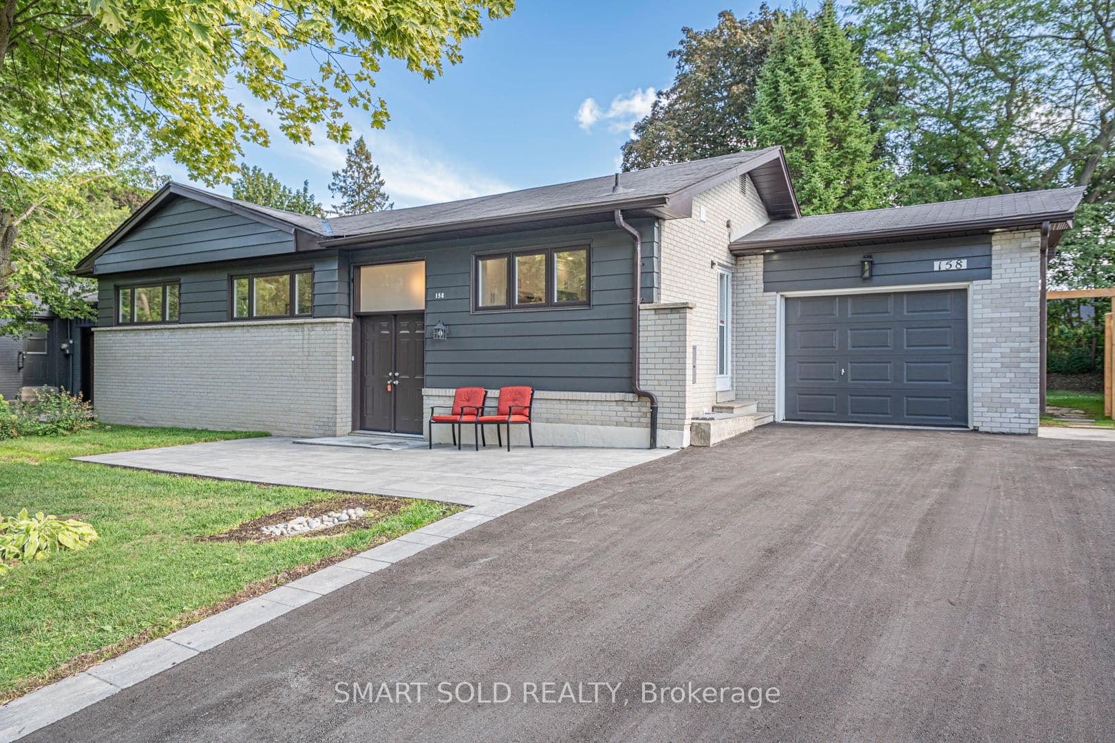 158 Park Avenue, Newmarket, ON L3Y 1V1