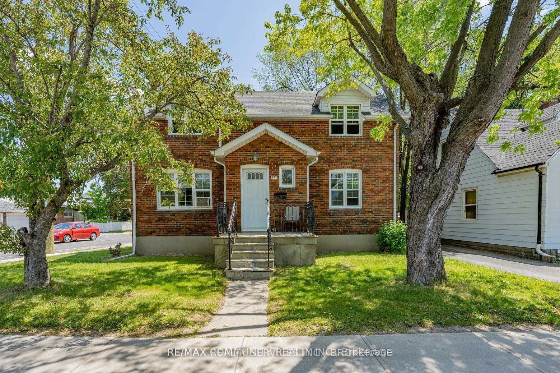 207 Queen Street W, Brampton, ON L6Y 1M6