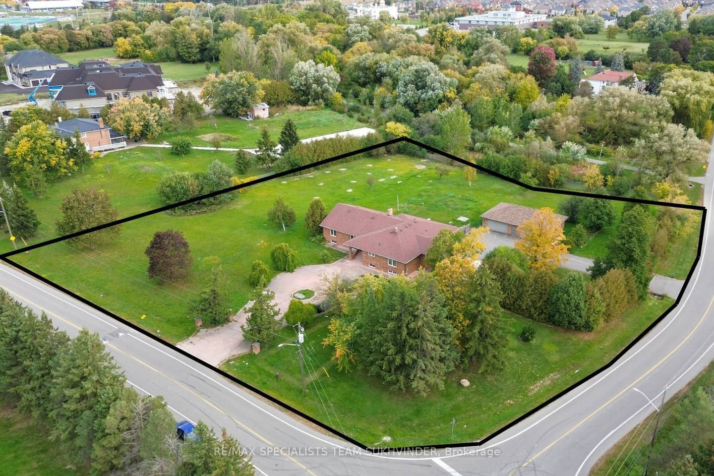 11 Julian Drive, Brampton, ON L6P 0L3