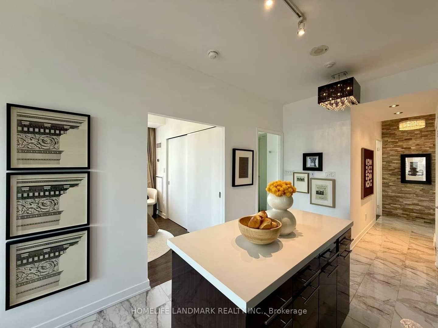 126 Simcoe Street 3303, Toronto, ON M5H 4E6