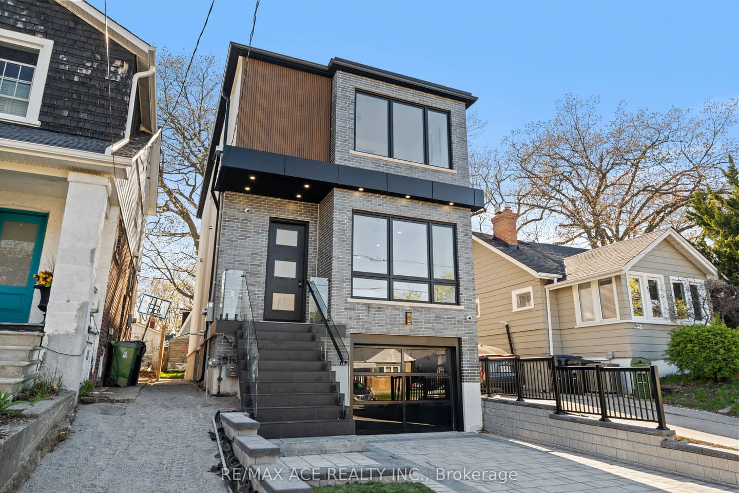122 Warden Avenue, Toronto, ON M1N 2Z4