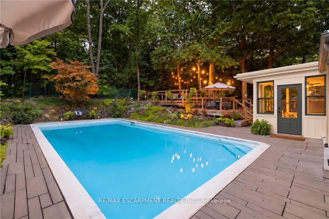 2129 Highview Drive, Burlington, ON L7P 0P2