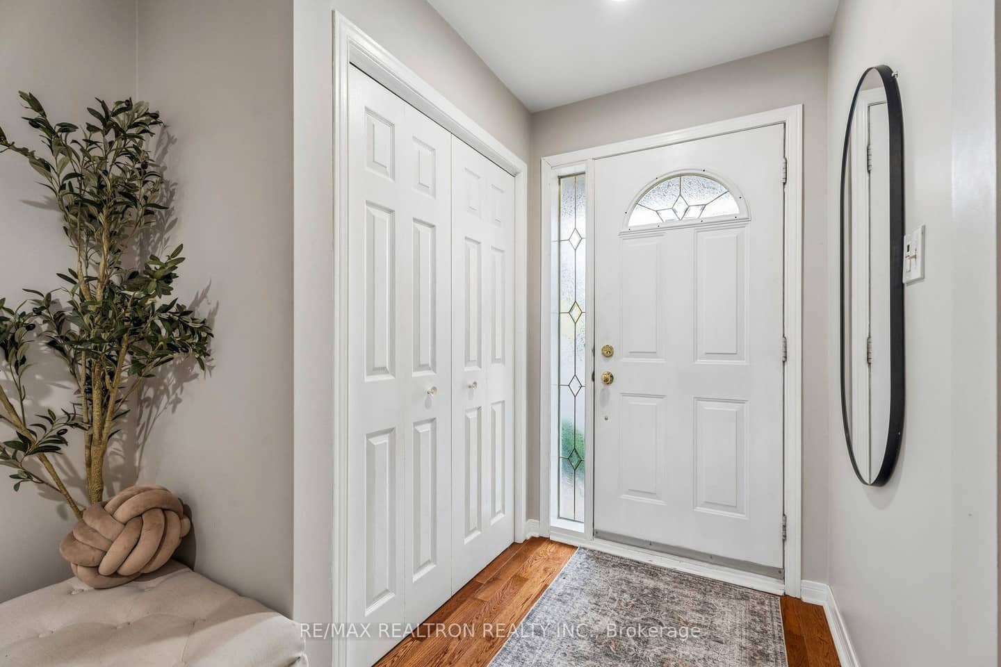 596 Brooks Howard Court, Newmarket, ON L3Y 6V1