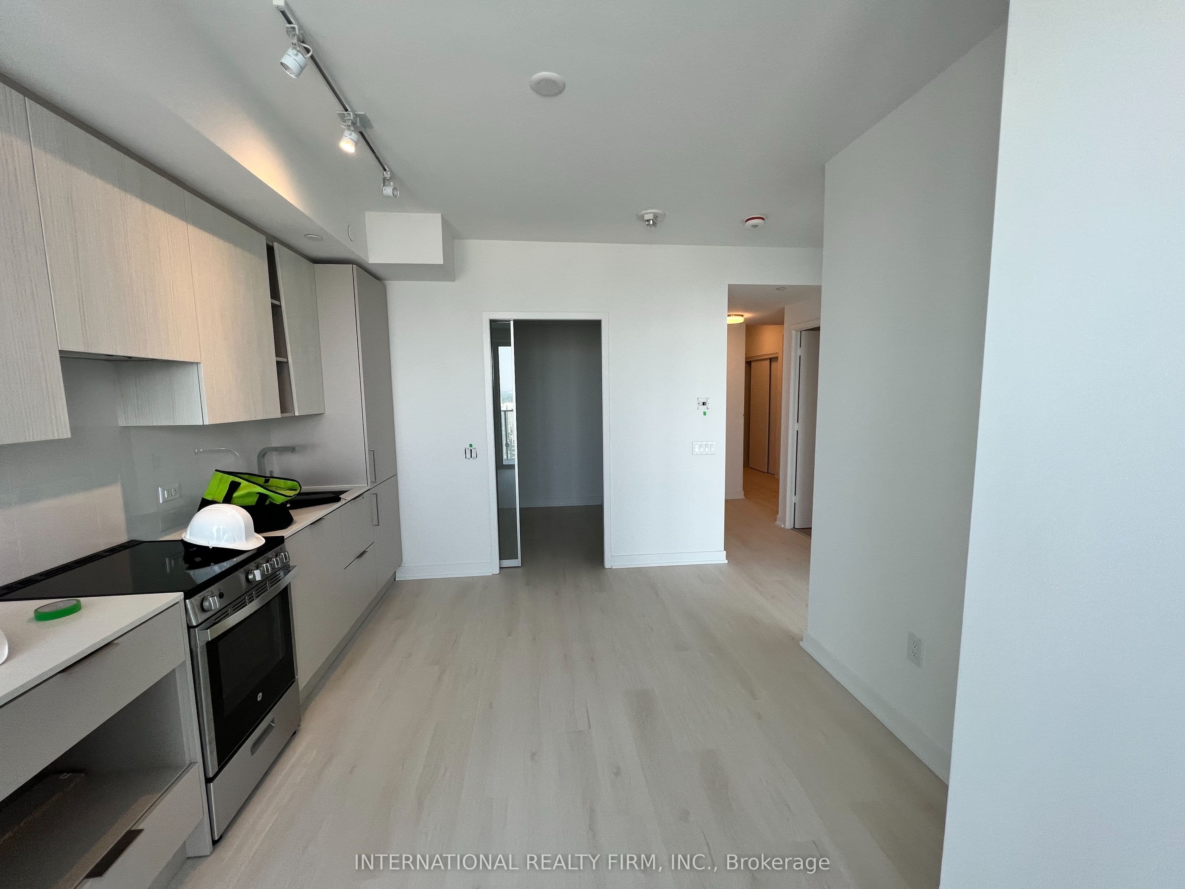 3900 Confederation Parkway 4002, Mississauga, ON L5B 0M3
