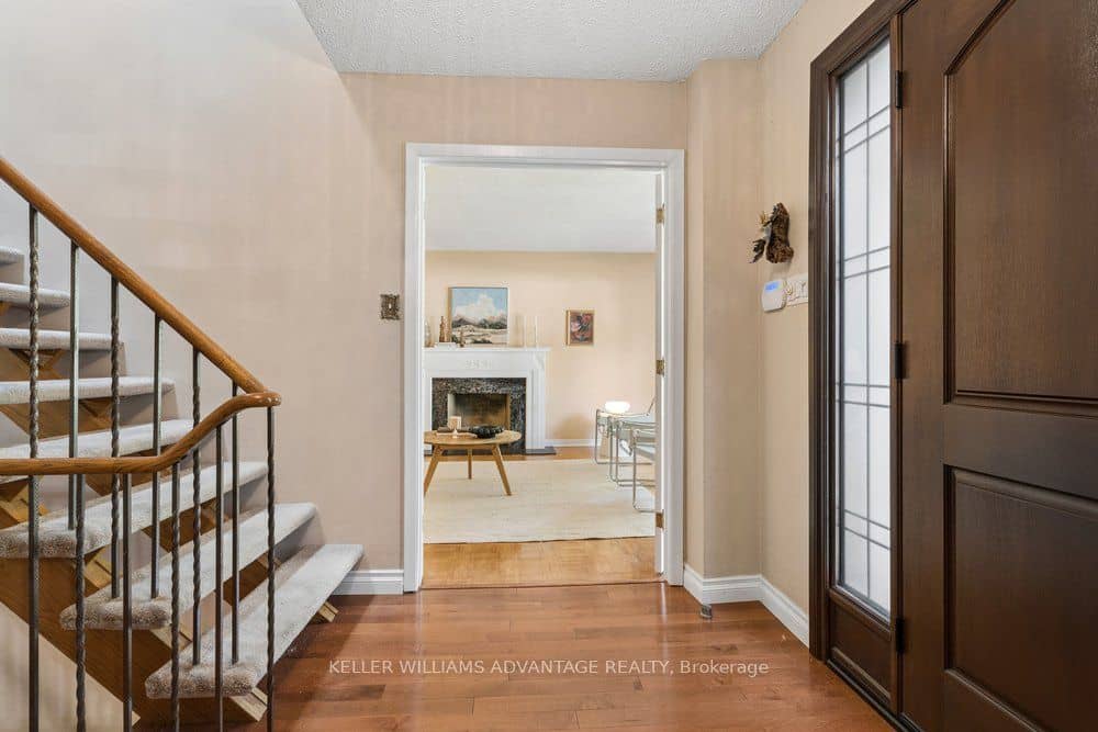2192 Castlestone Court, Mississauga, ON L5B 1Y1
