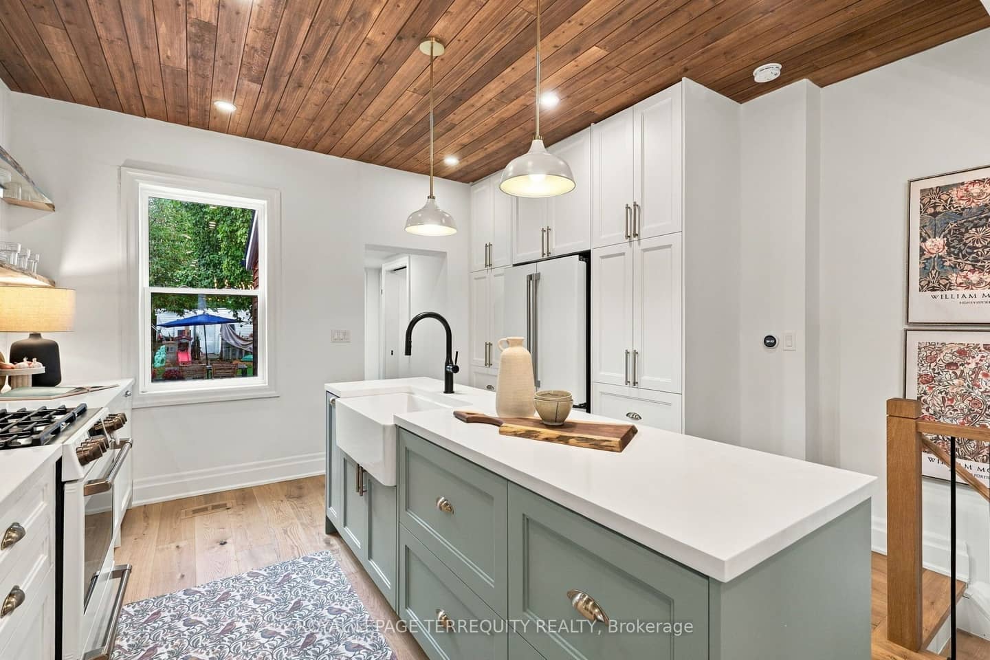 112 Maria Street, Toronto, ON M6P 1W4