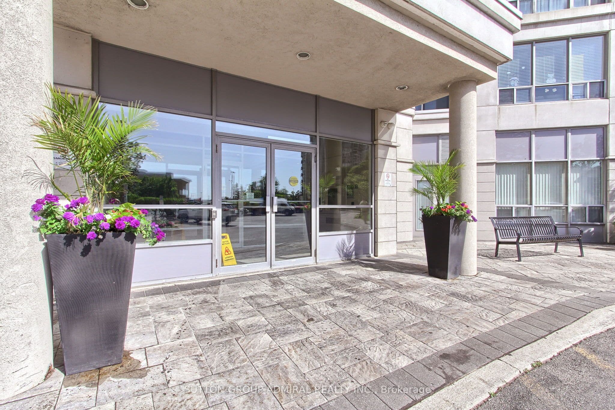 50 DISERA Drive 905, Vaughan, ON L4J 9G1