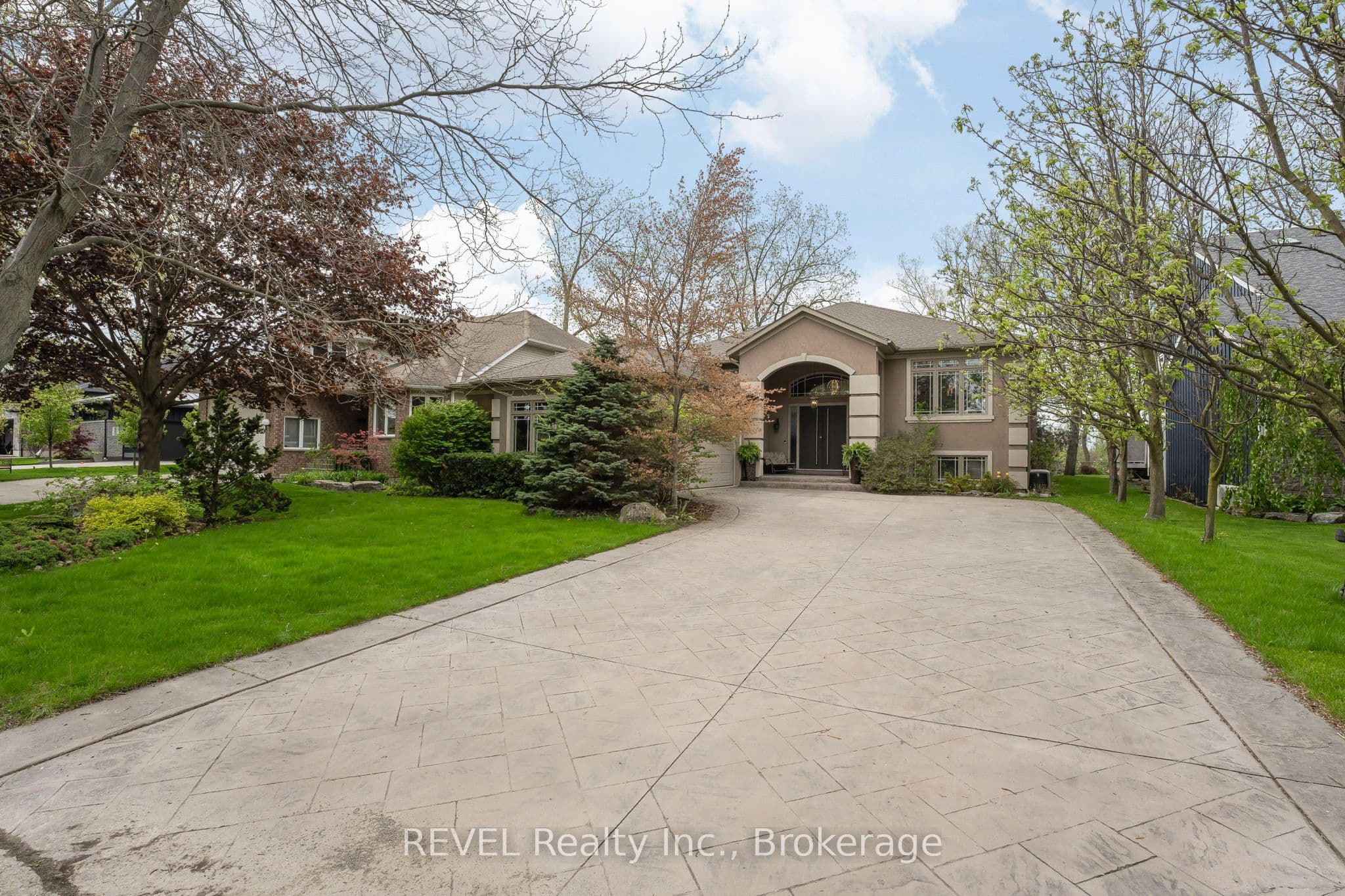 661 Clarence Street, Port Colborne, ON L3K 6B8