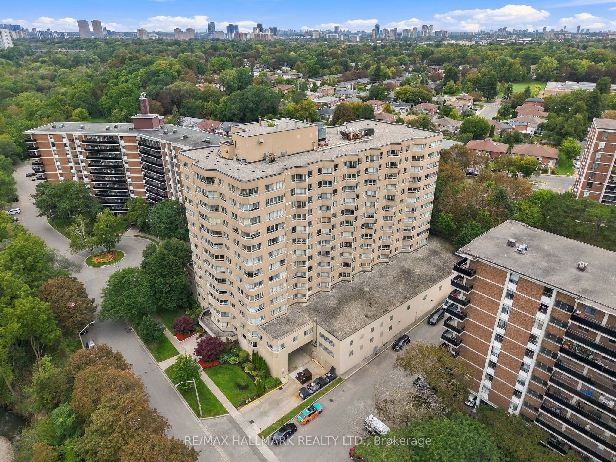 4 Park Vista 303, Toronto, ON M4B 3M8