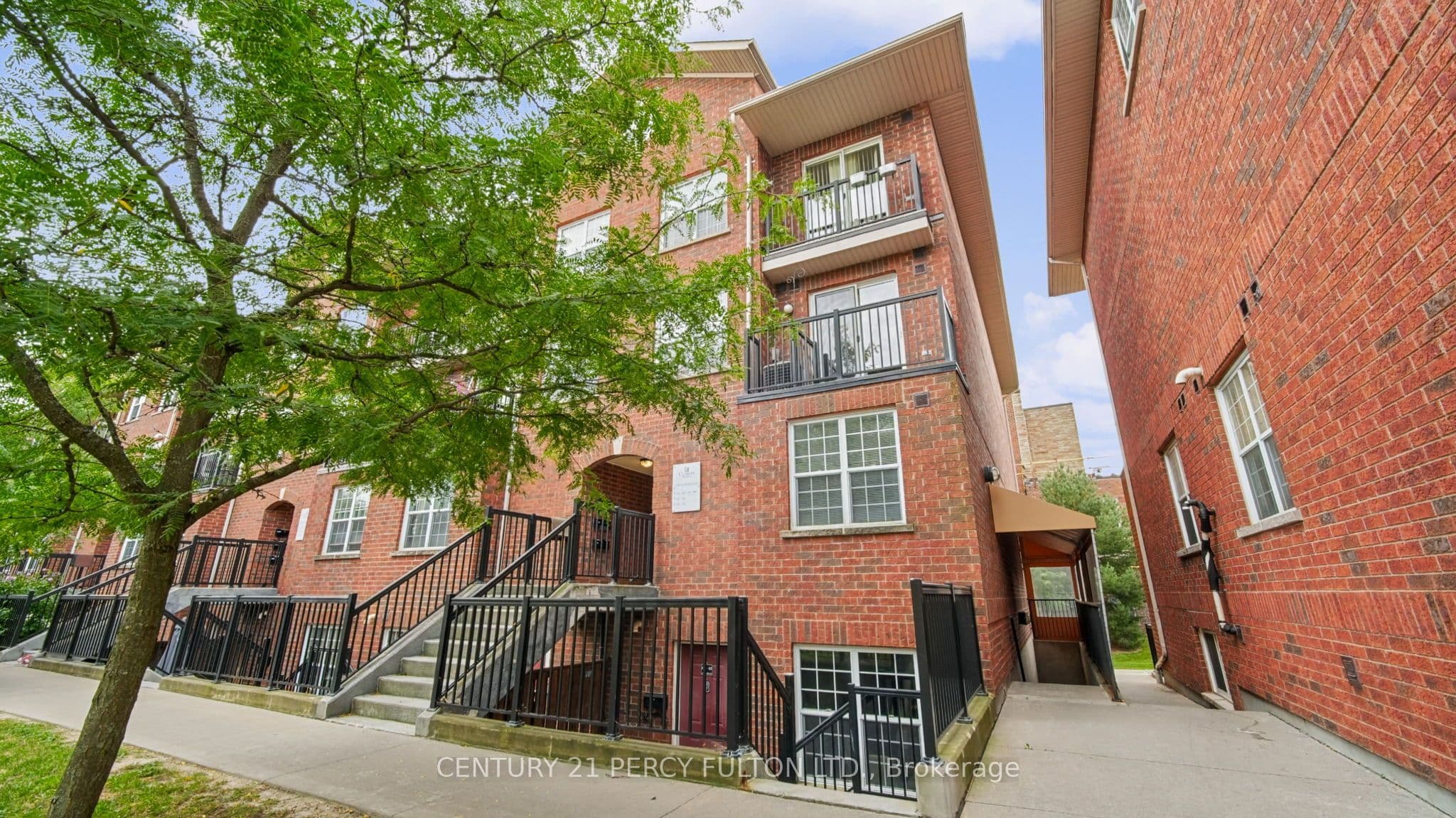 45 Strangford Lane 101, Toronto, ON M1L 0E5