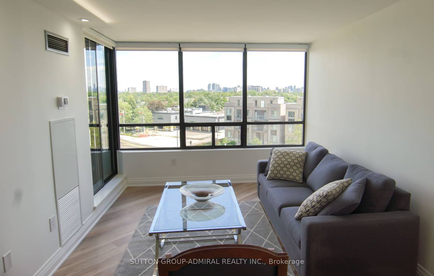 7420 Bathurst Street 606, Vaughan, ON L4J 6X4