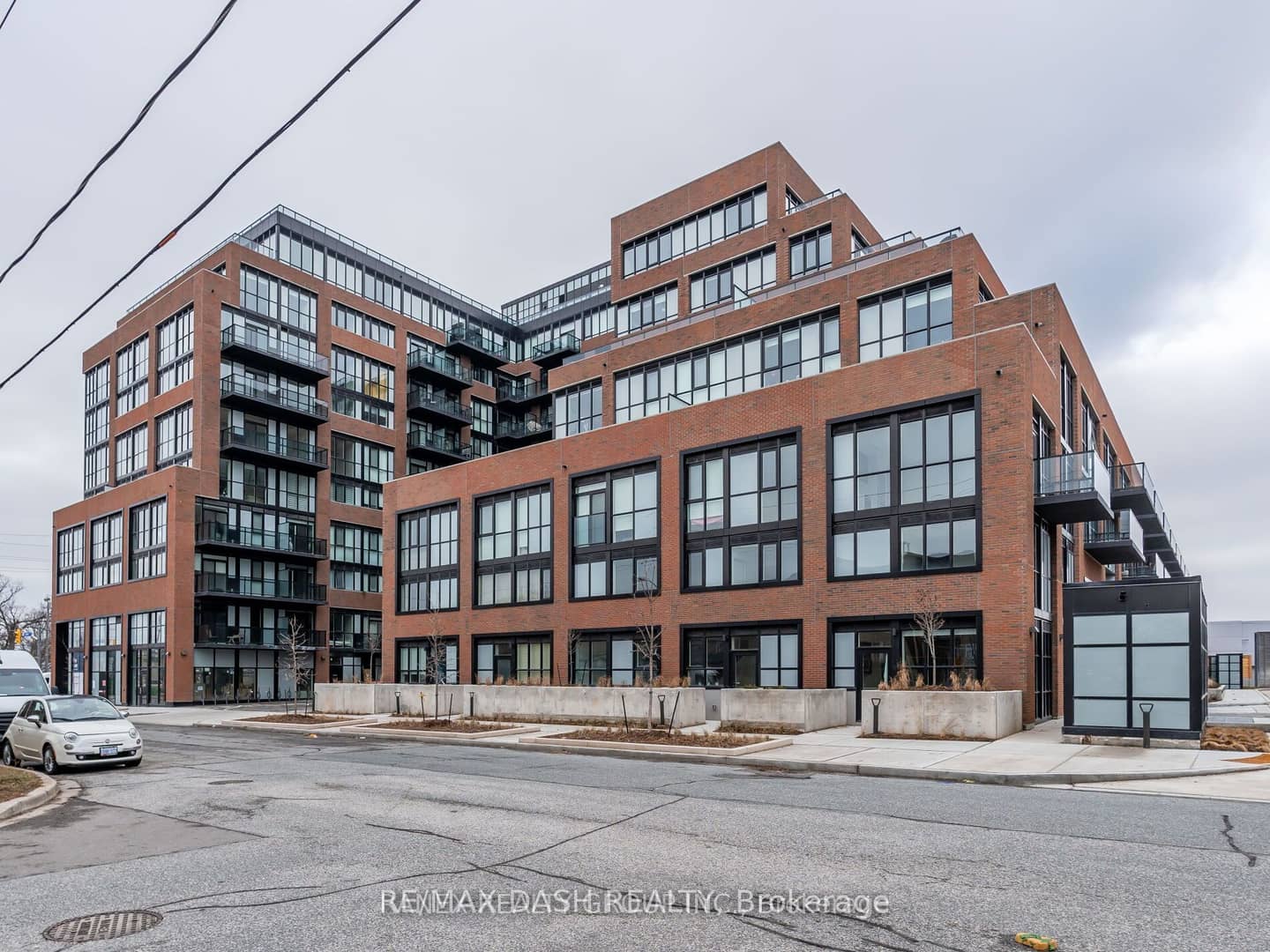 2300 St Clair Avenue W 723, Toronto, ON M6N 1K8
