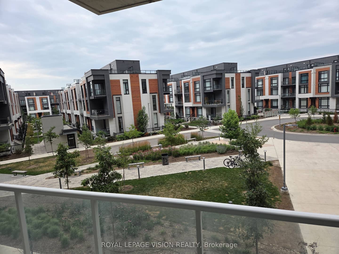 6 David Eyer Road 217, Richmond Hill, ON L4S 0N5