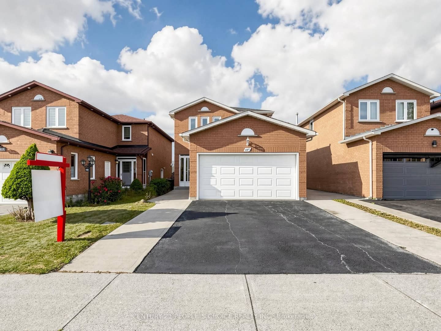 1125 Ivandale Drive, Mississauga, ON L5V 1A9