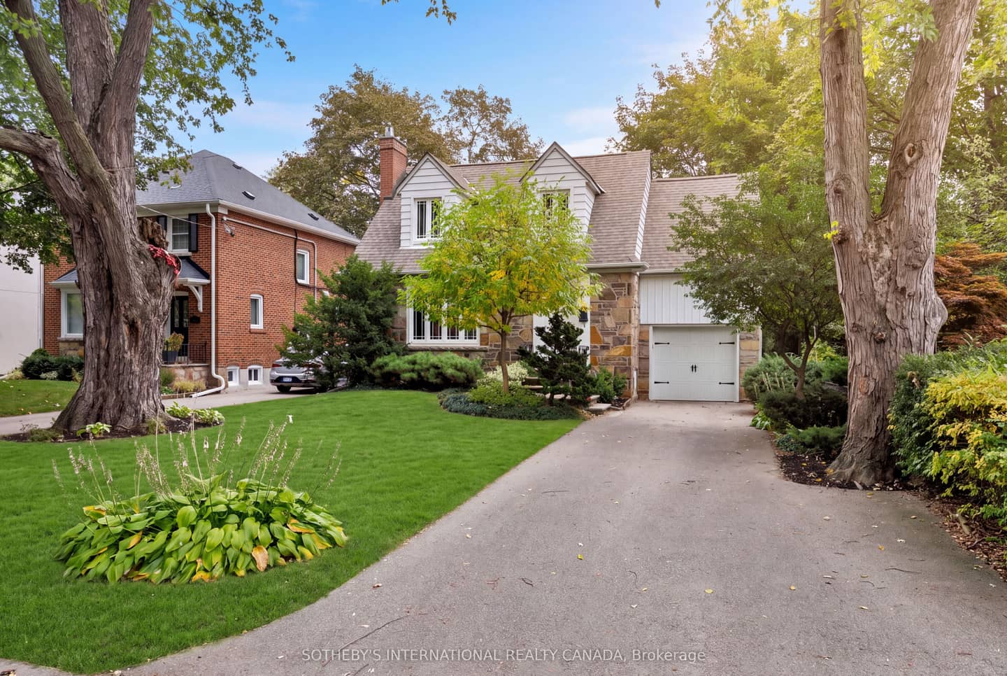 145 Brentwood Road N, Toronto, ON M8X 2C8