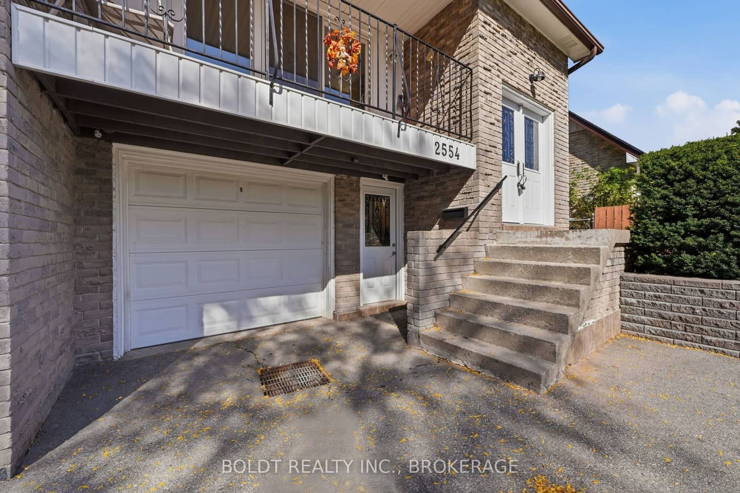 2554 Cobbinshaw Circle, Mississauga, ON L5N 2G3