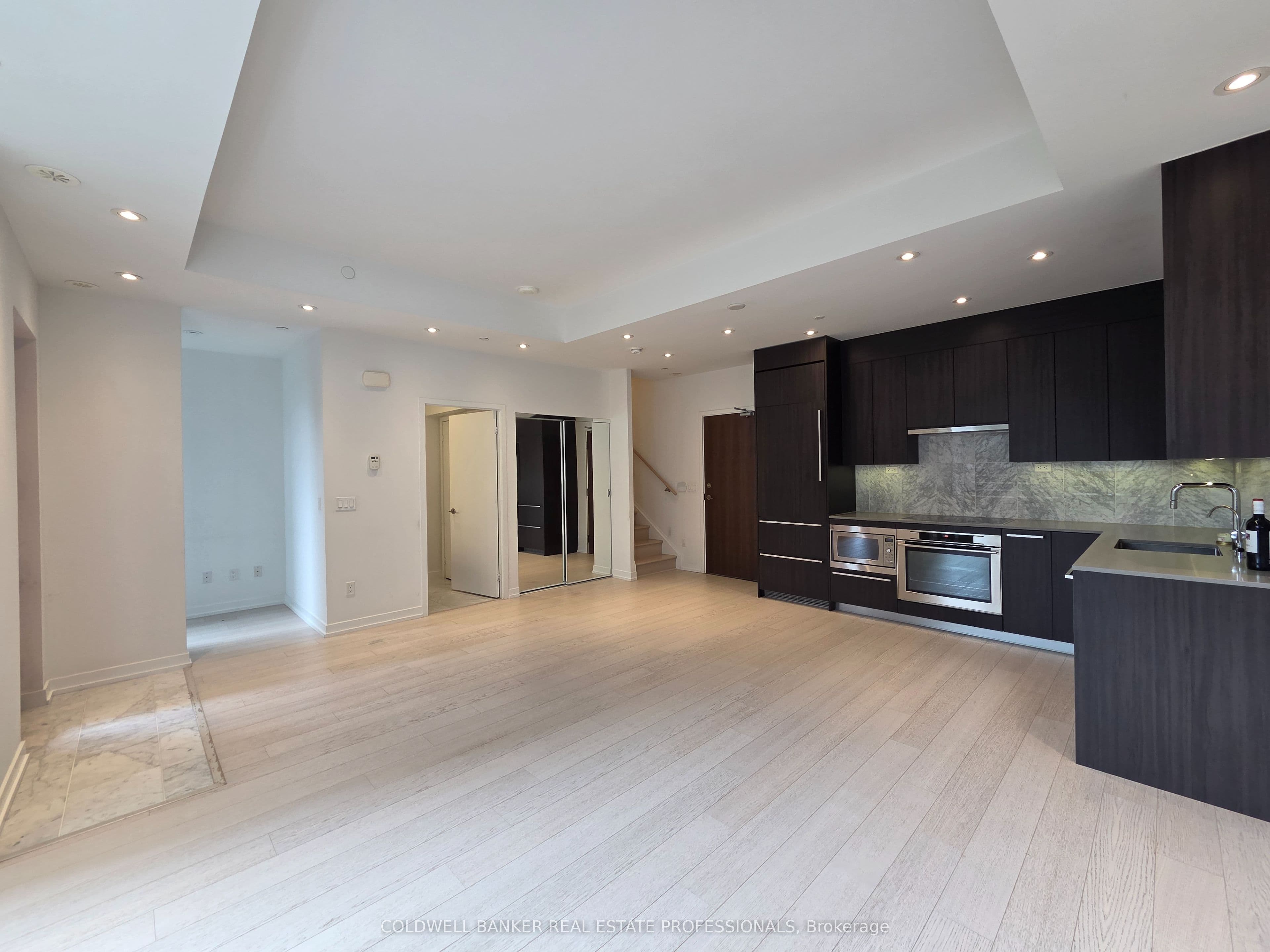 113 Mcmahon Drive Th06, Toronto, ON M2K 0E3