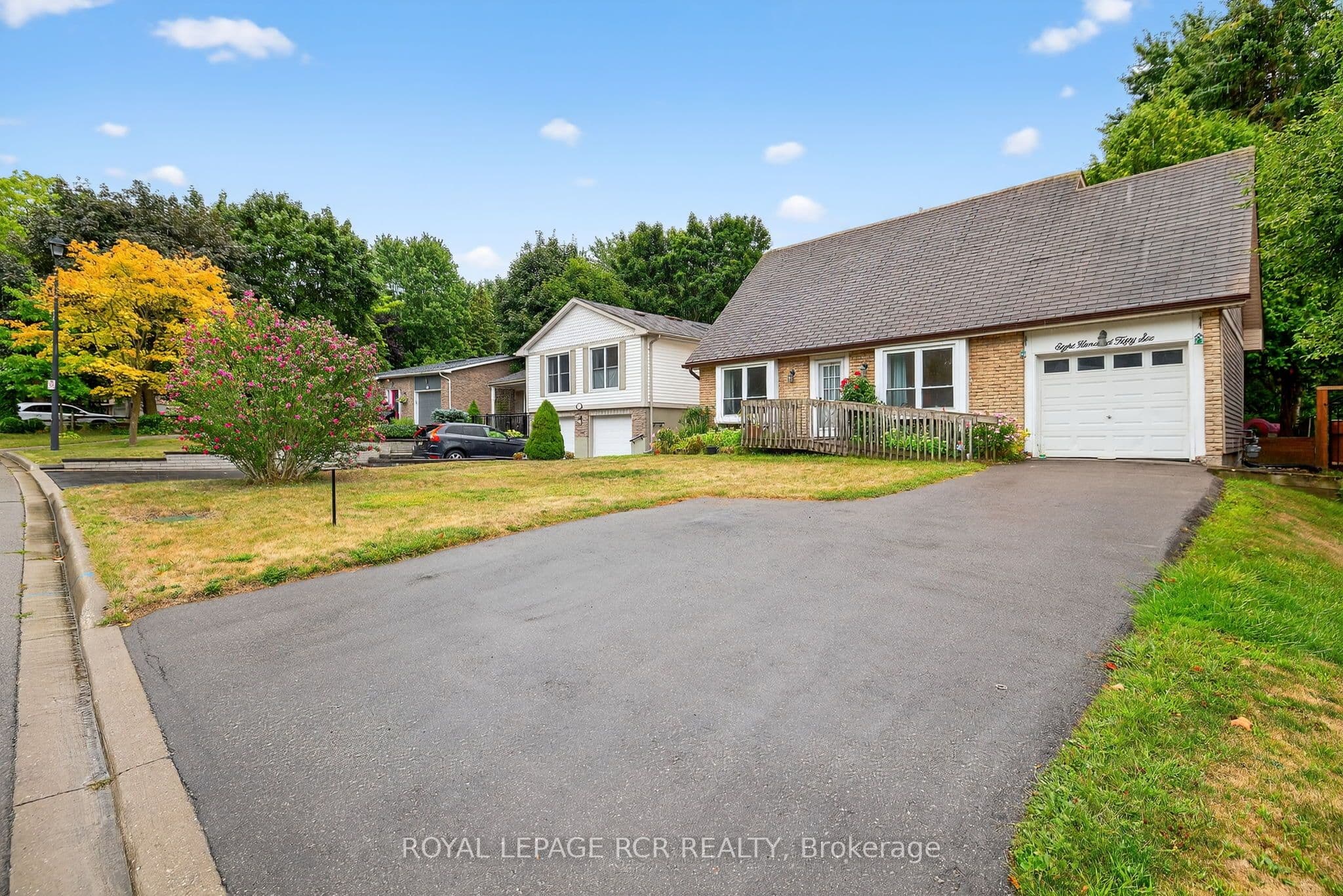 856 Magnolia Avenue, Newmarket, ON L3Y 3C7