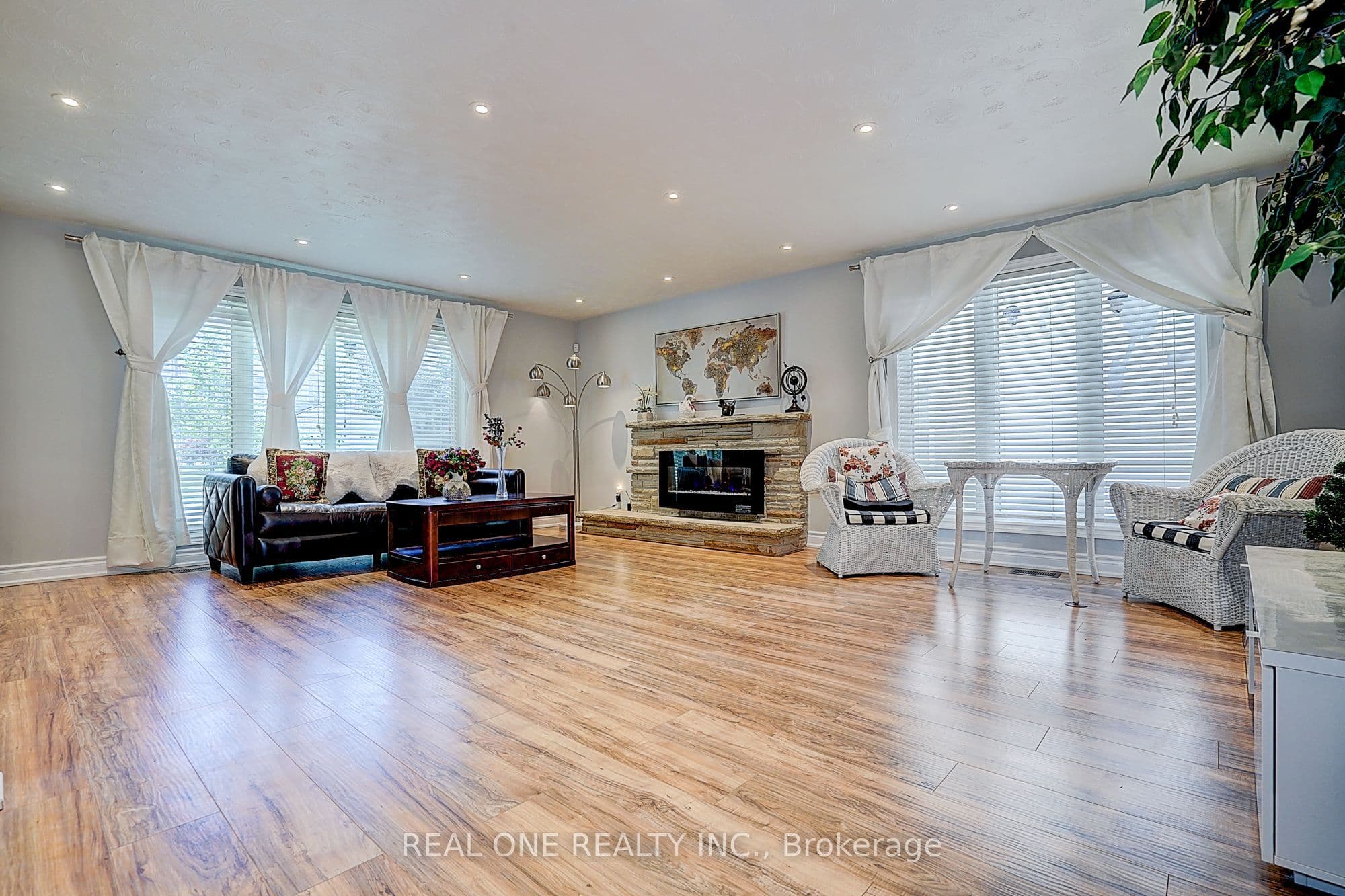 37 Lauralynn Crescent, Toronto, ON M1S 2H3