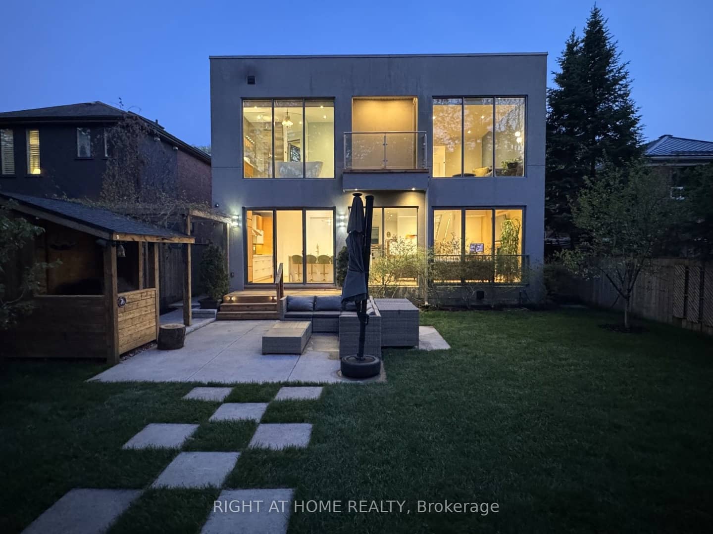 76 Ferris Road, Toronto, ON M4B 1G4