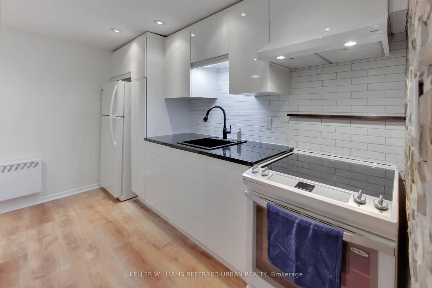 1666 Queen Street E 22, Toronto, ON M4L 1G3