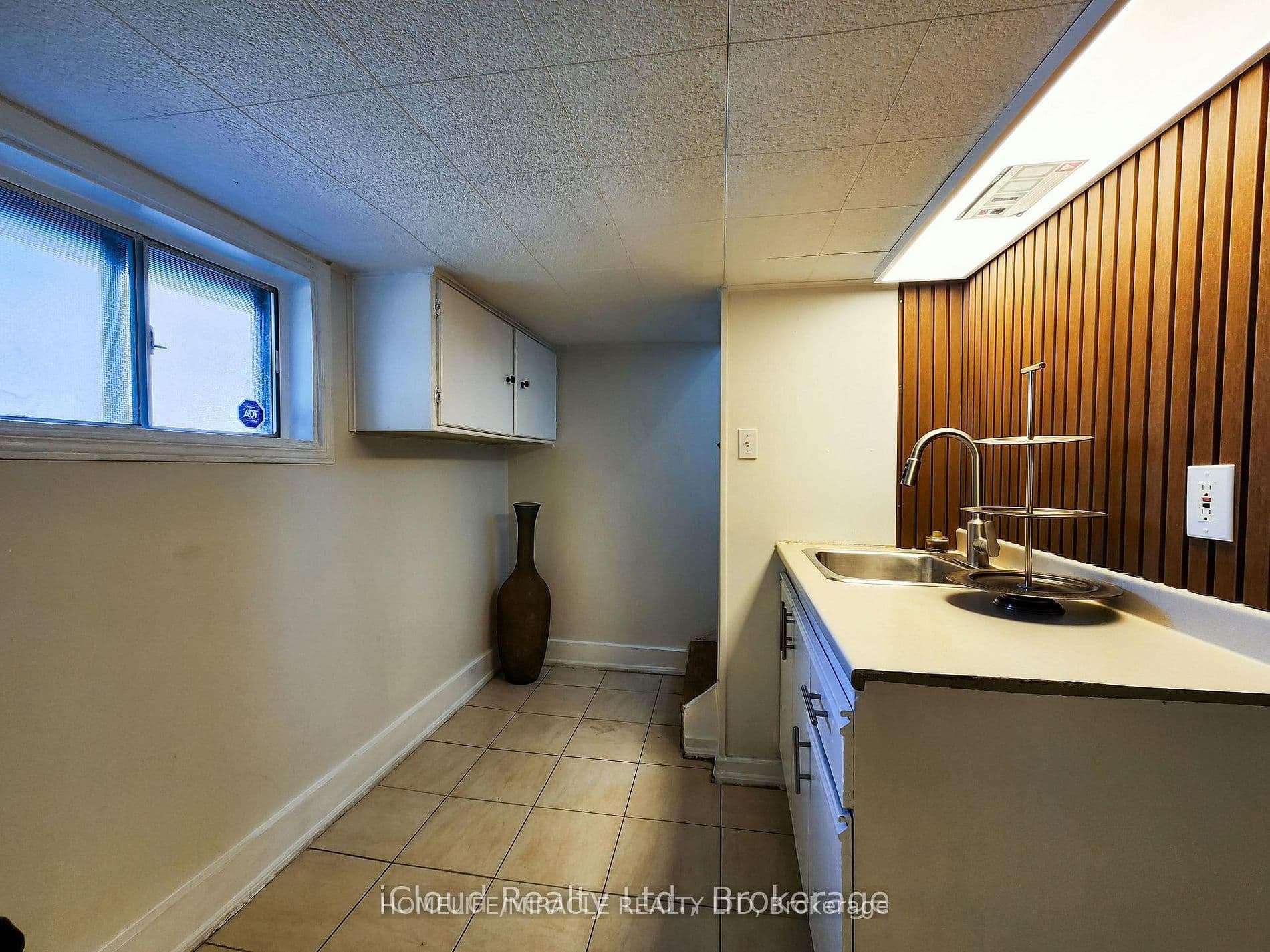 294 Fairfield Avenue S Lower Level, Hamilton, ON L8H 5H6