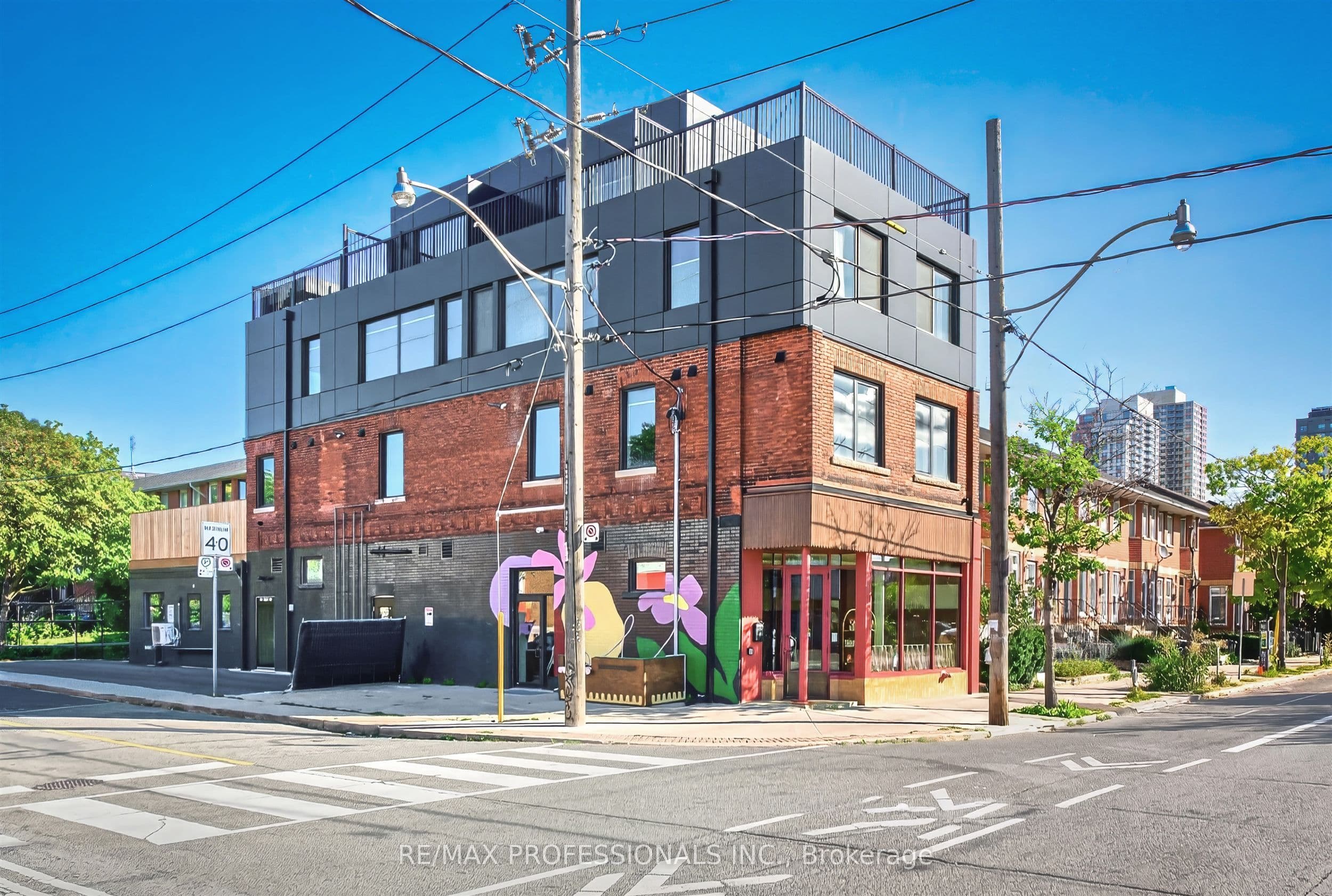 393 Perth Avenue 201, Toronto, ON M6P 3Y5