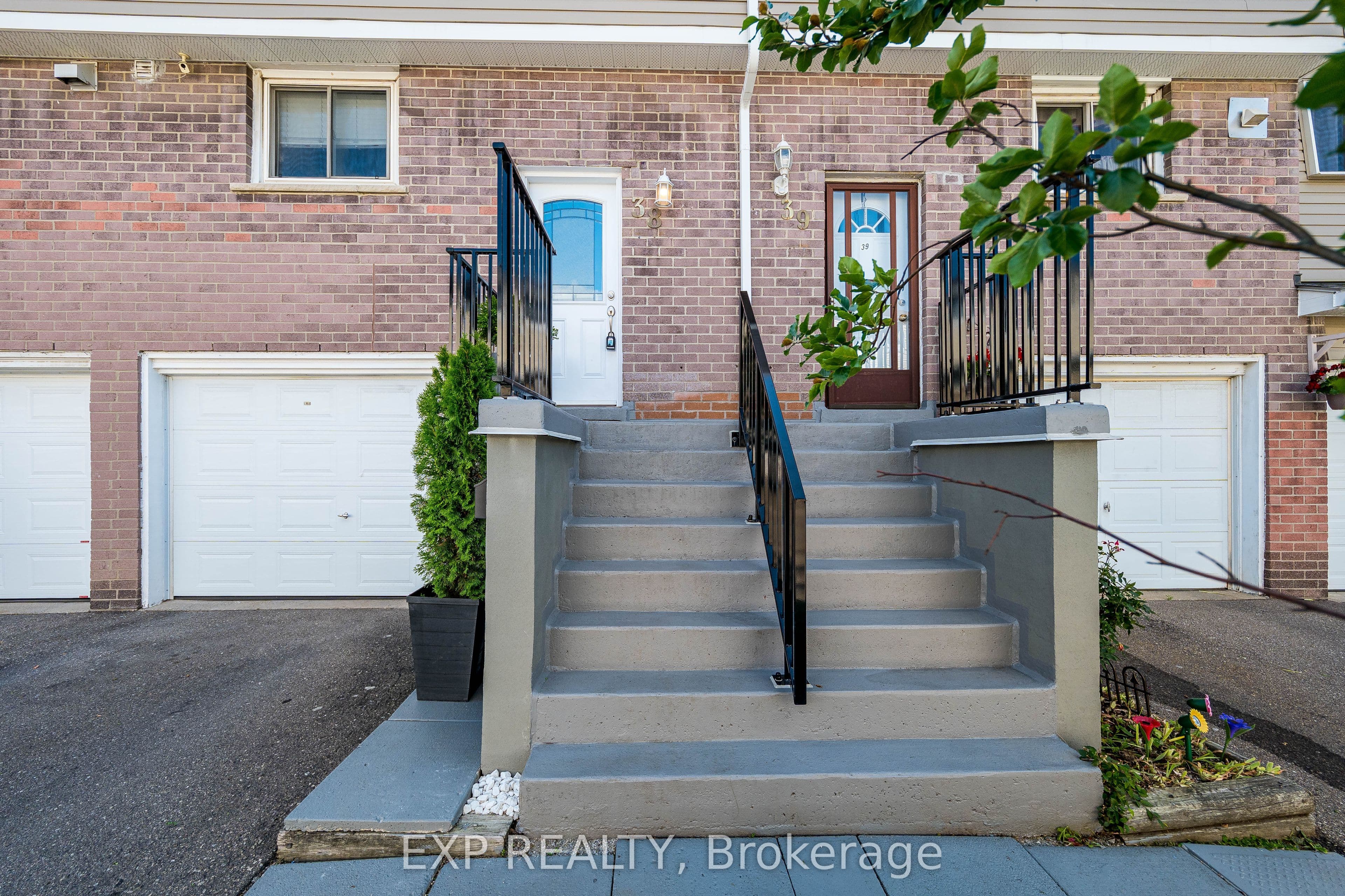 400 Mississauga Valley Boulevard 38, Mississauga, ON L5A 3N6