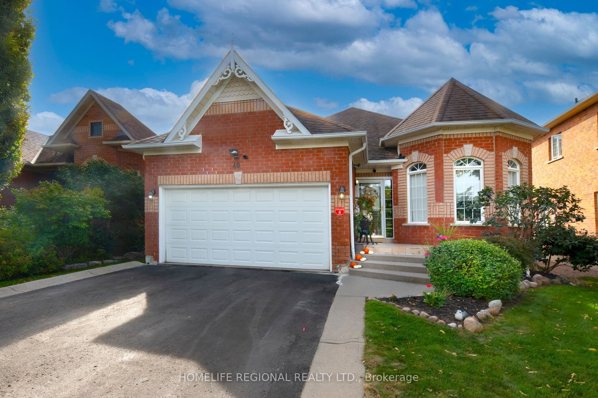 40 Arnold Crescent, Whitby, ON L1M 1H9