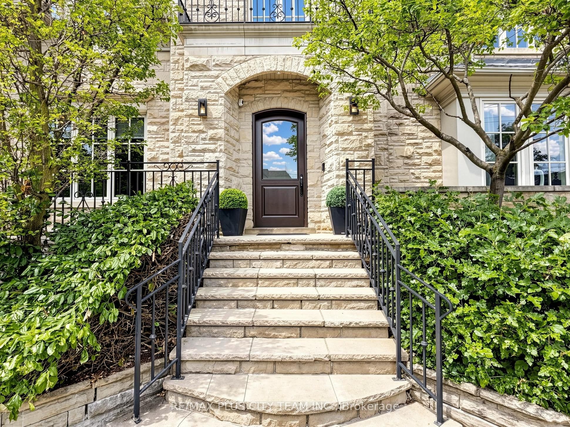 208 Carmichael Avenue, Toronto, ON M5M 2X3