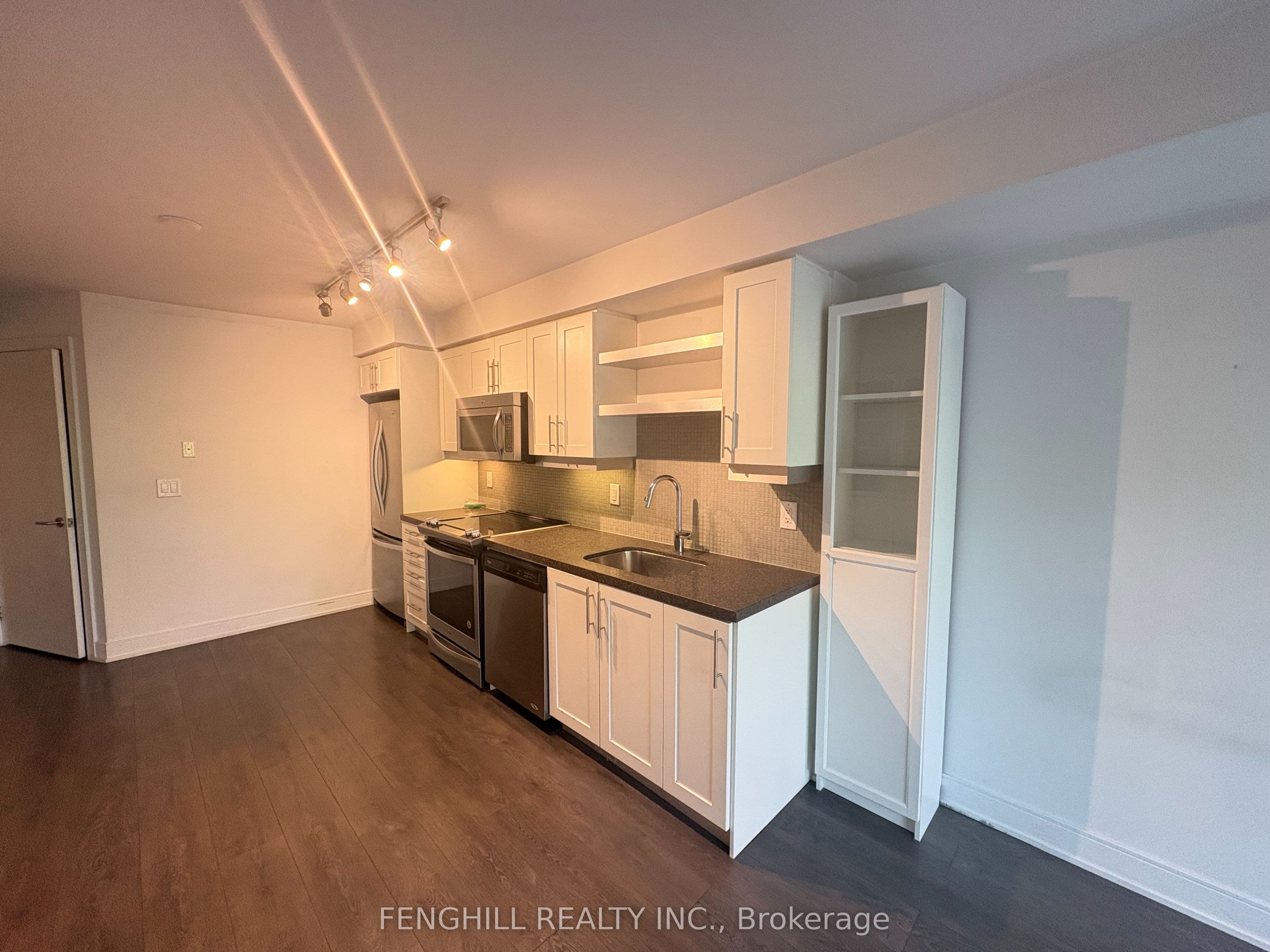 525 Adelaide Street W 322, Toronto, ON M5V 0N7