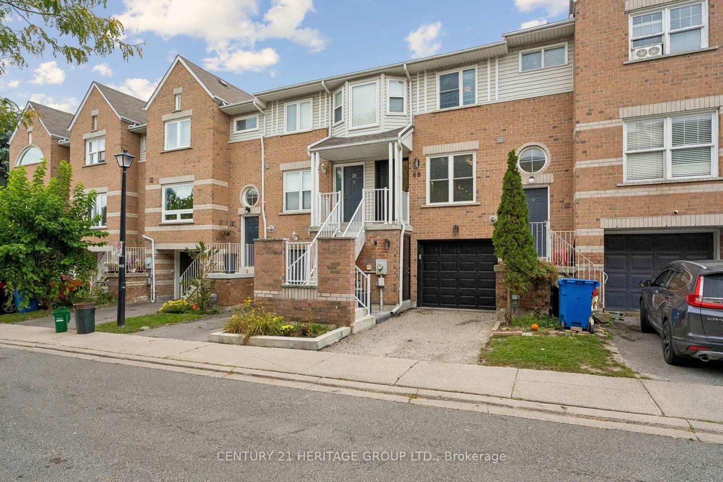 68 Brandy Lane Way, Newmarket, ON L3Y 8P7
