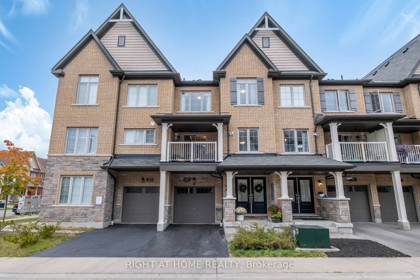 41 Amulet Way, Whitby, ON L1R 0R5