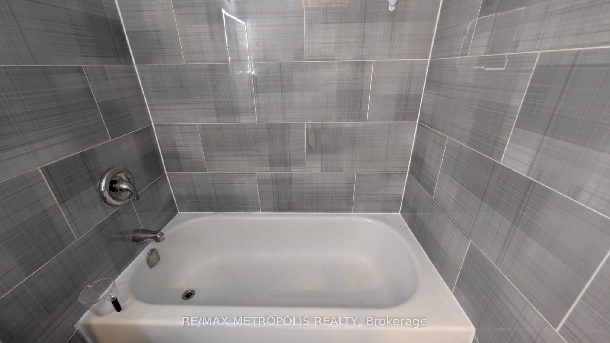 5 Massey Square #607, Toronto, ON M4C 5L6