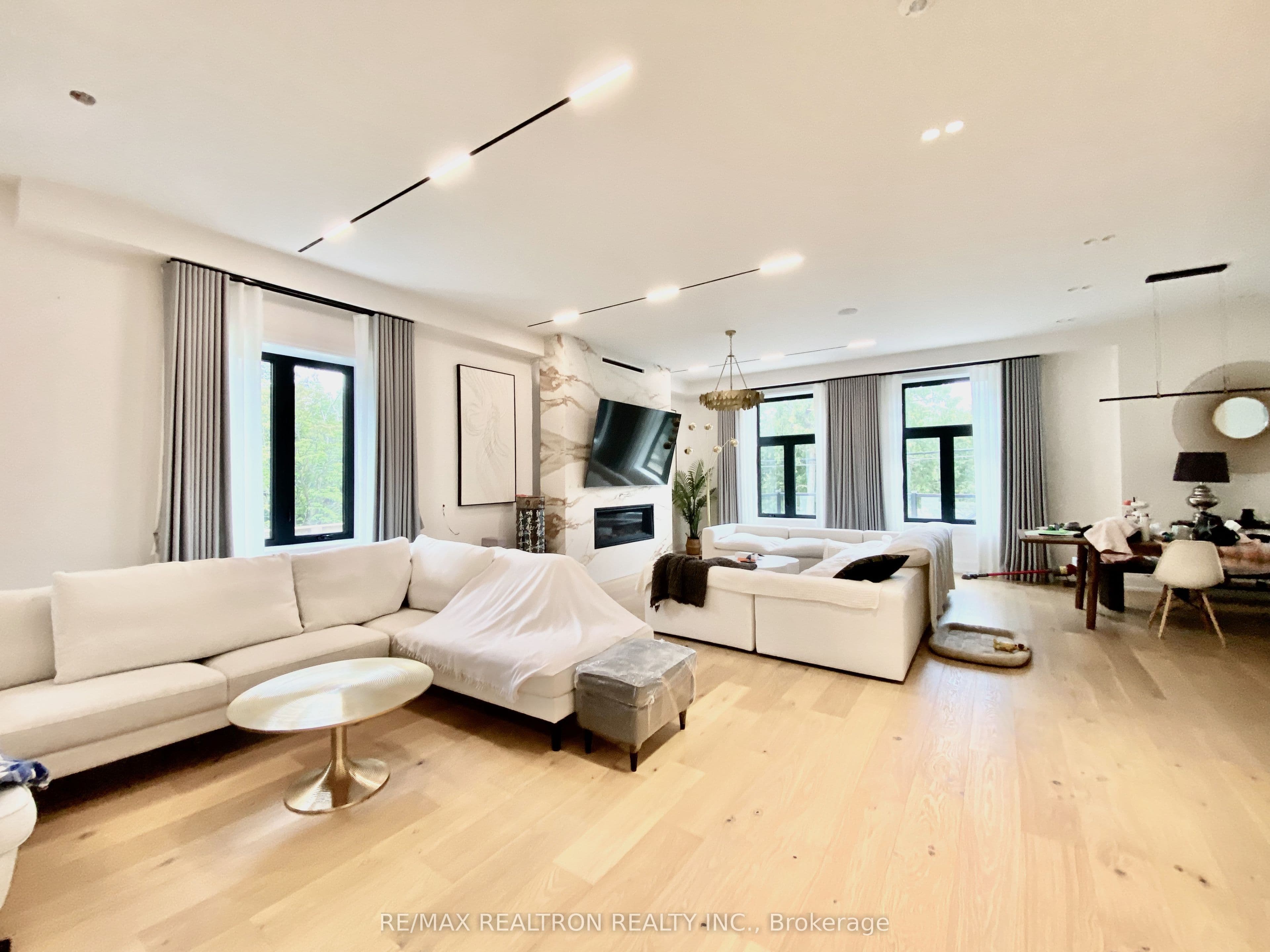2 North Hills Terrace, Toronto, ON M3C 1M6